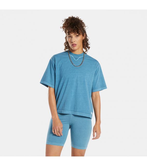 Με αυτό το T-shirt θα κλέψεις όλα τα βλέμματα απογειώνοντας κάθε casual look σου. Είναι άνετο, χαρίζει μια απαλή αίσθηση και διαθέτει την υπογραφή της Reebok. Συνδύασε το με το αγαπημένο σου κολάν ή και τζιν! Πληροφορίες • Σύνθεση: 100% βαμβάκι Single Jersey • Κανονική εφαρμογή • Στρογγυλή λαιμόκοψη • Απαλή αίσθηση Extra Λεπτομέρειες • Reebok τύπωμα μπροστά • Χρώμα : Μπλε